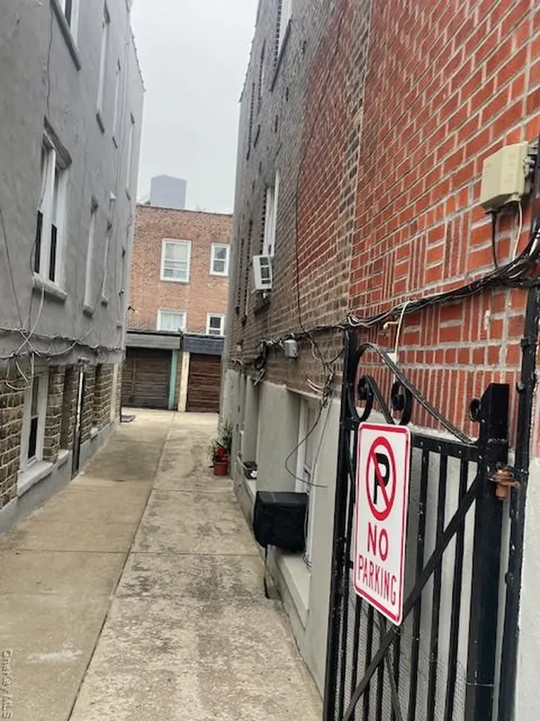 2010 Hobart Avenue Bronx NY 10461