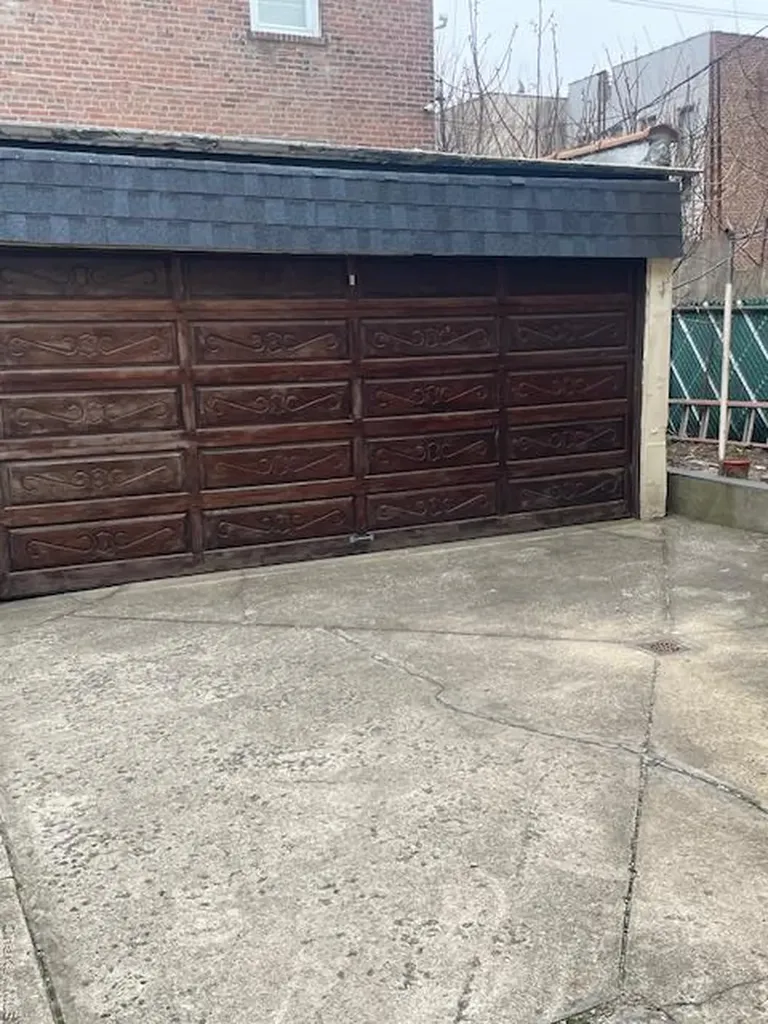 2010 Hobart Avenue Bronx NY 10461