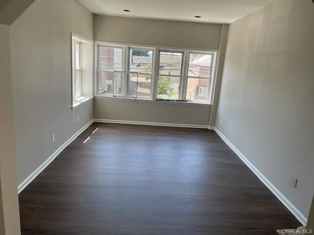 2010 Hobart Avenue Bronx NY 10461