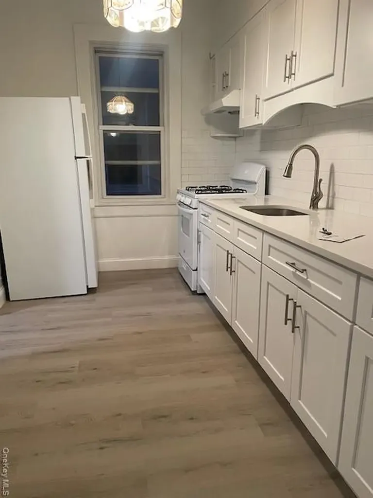 2010 Hobart Avenue Bronx NY 10461