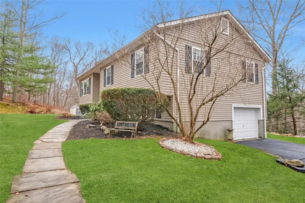 19 Split Rock Road Putnam Valley NY 10579