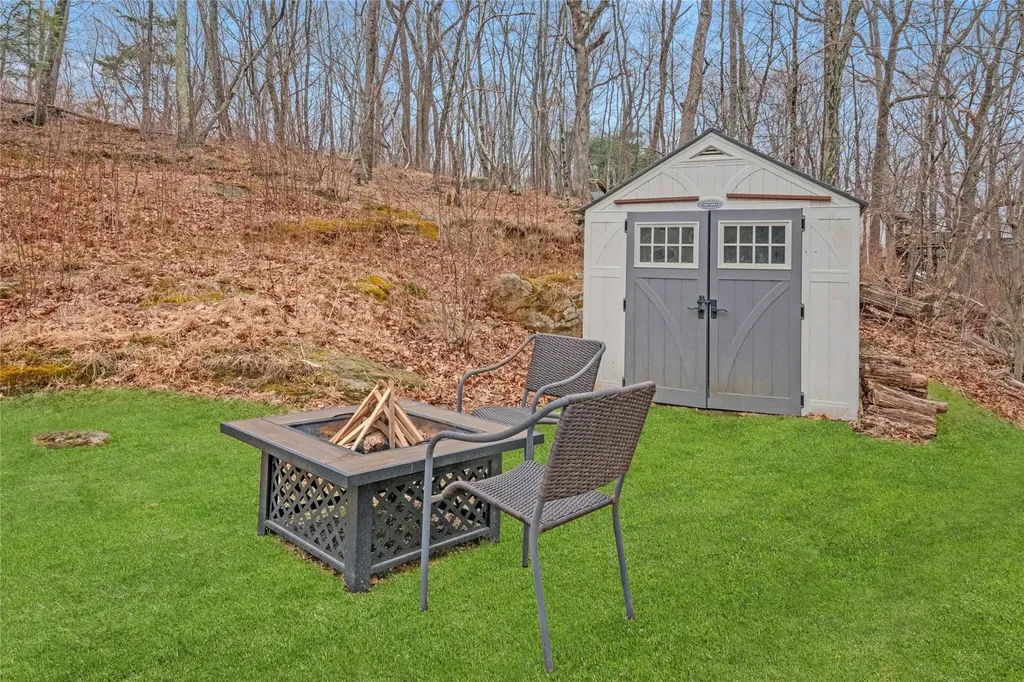 19 Split Rock Road Putnam Valley NY 10579