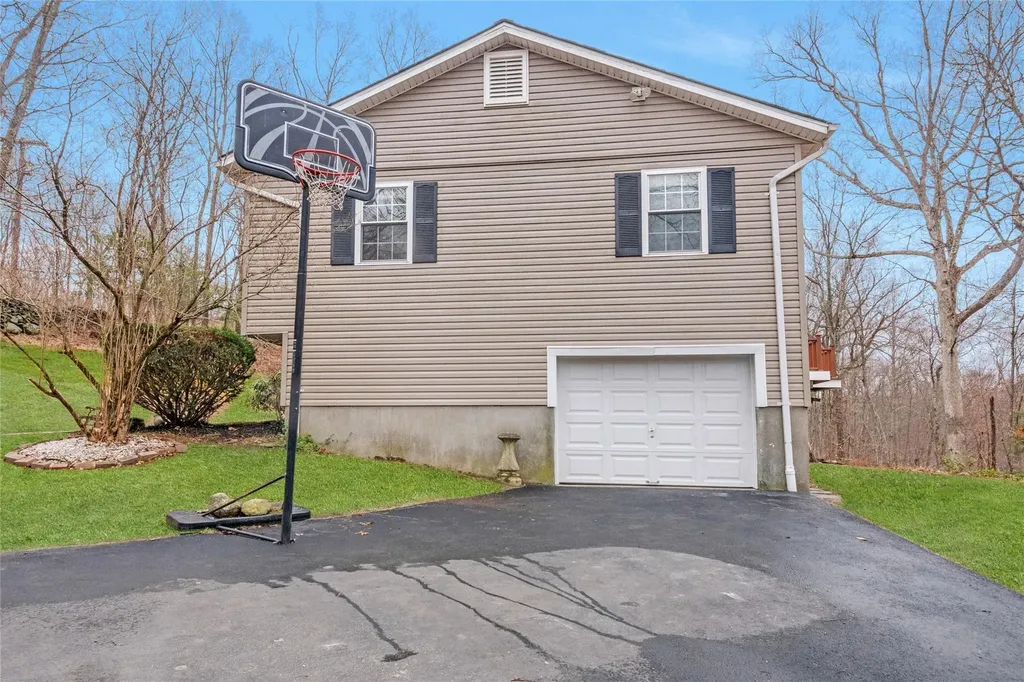 19 Split Rock Road Putnam Valley NY 10579