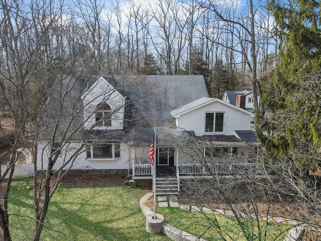12 Lakeside Drive Brookhaven NY 11953