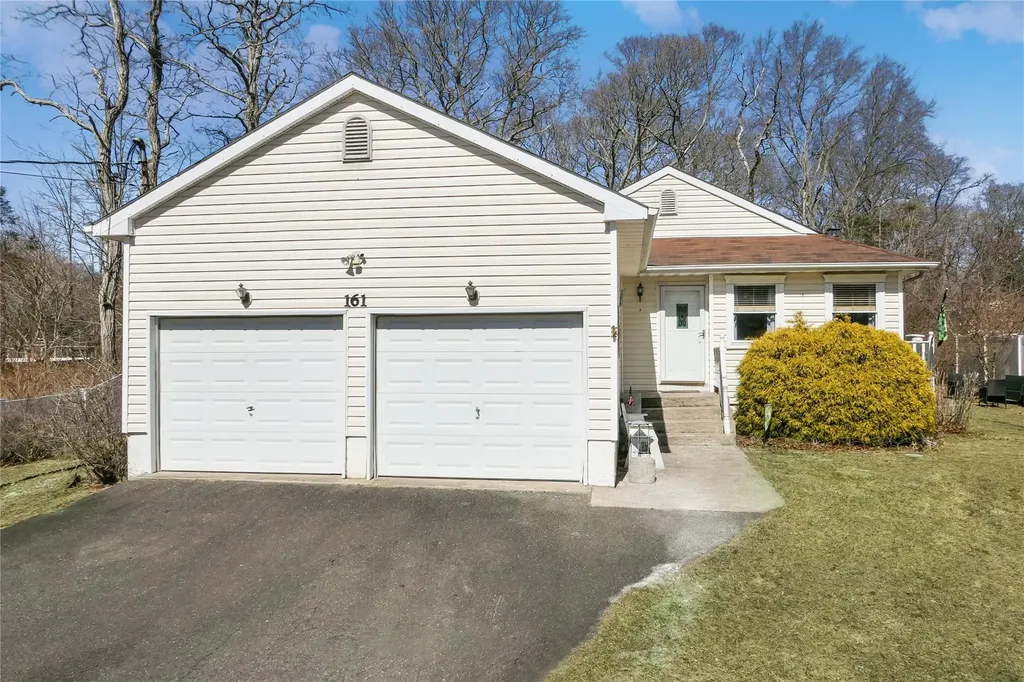 161 Smith Road Ronkonkoma NY 11779