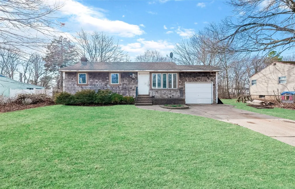36 Pace Avenue Brookhaven NY 11713