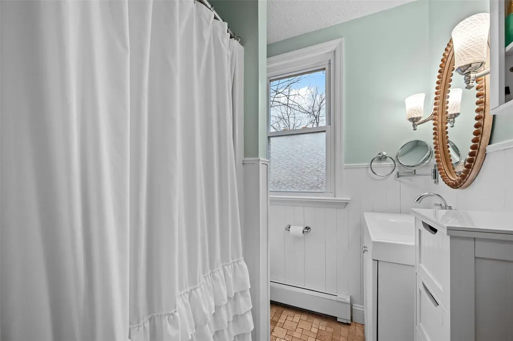 8 Canterbury Lane New Windsor NY 12553