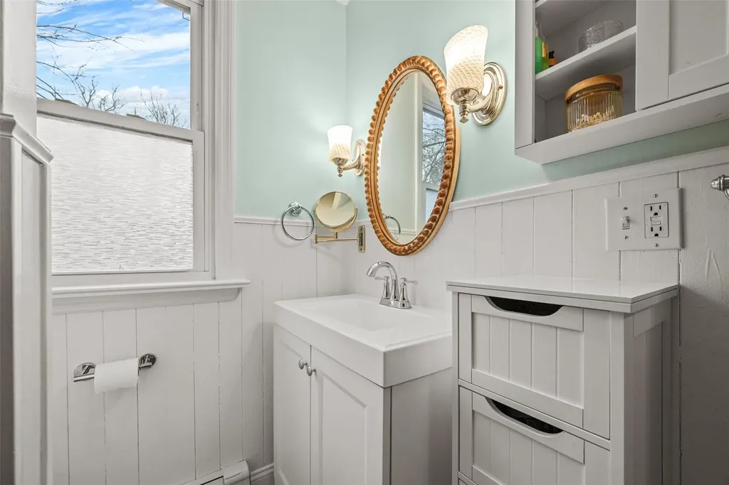 8 Canterbury Lane New Windsor NY 12553