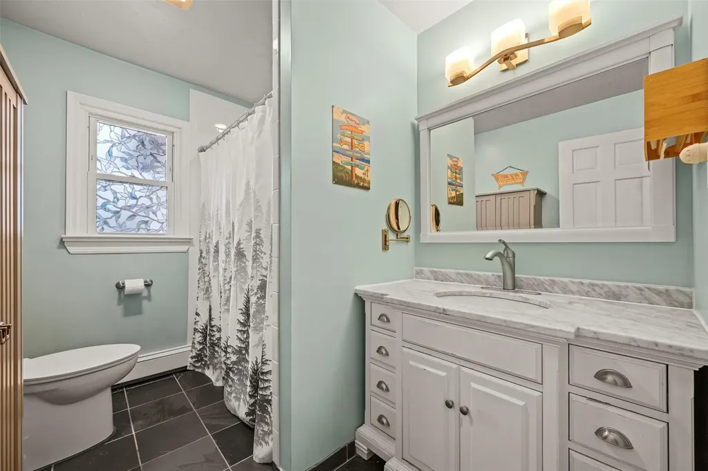 8 Canterbury Lane New Windsor NY 12553