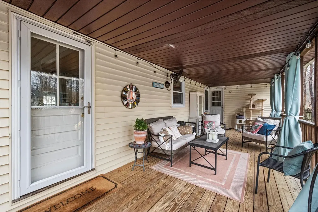 8 Canterbury Lane New Windsor NY 12553