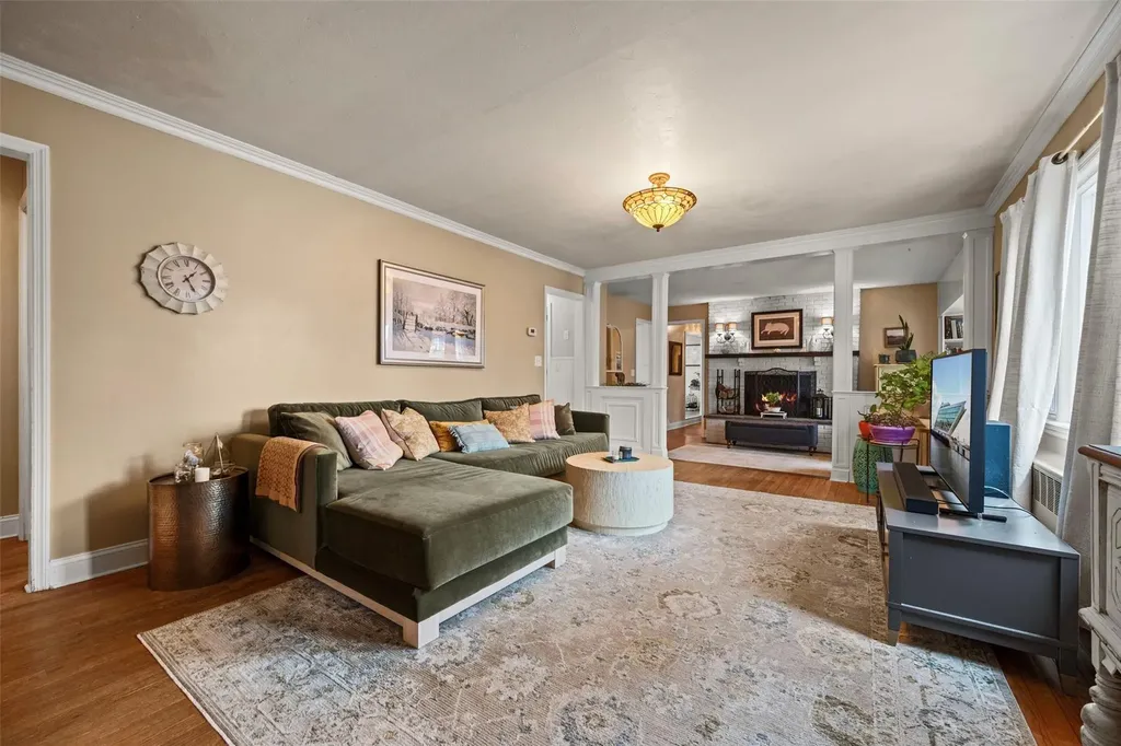 8 Canterbury Lane New Windsor NY 12553