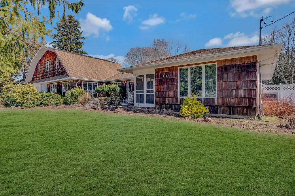1085 Gin Lane Southold NY 11971