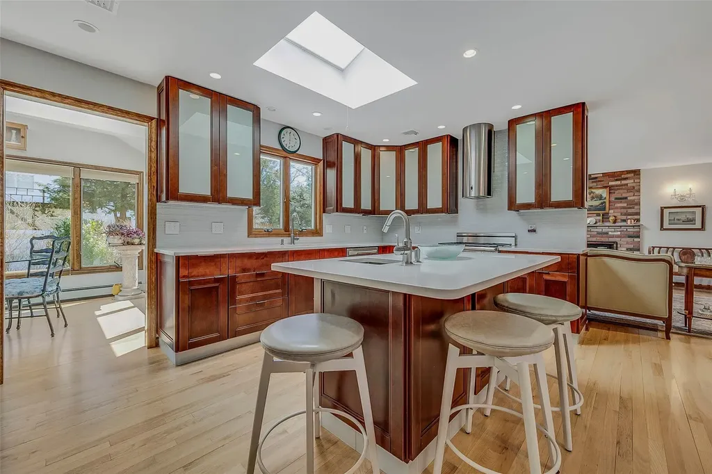 1085 Gin Lane Southold NY 11971