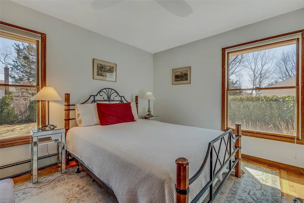 1085 Gin Lane Southold NY 11971