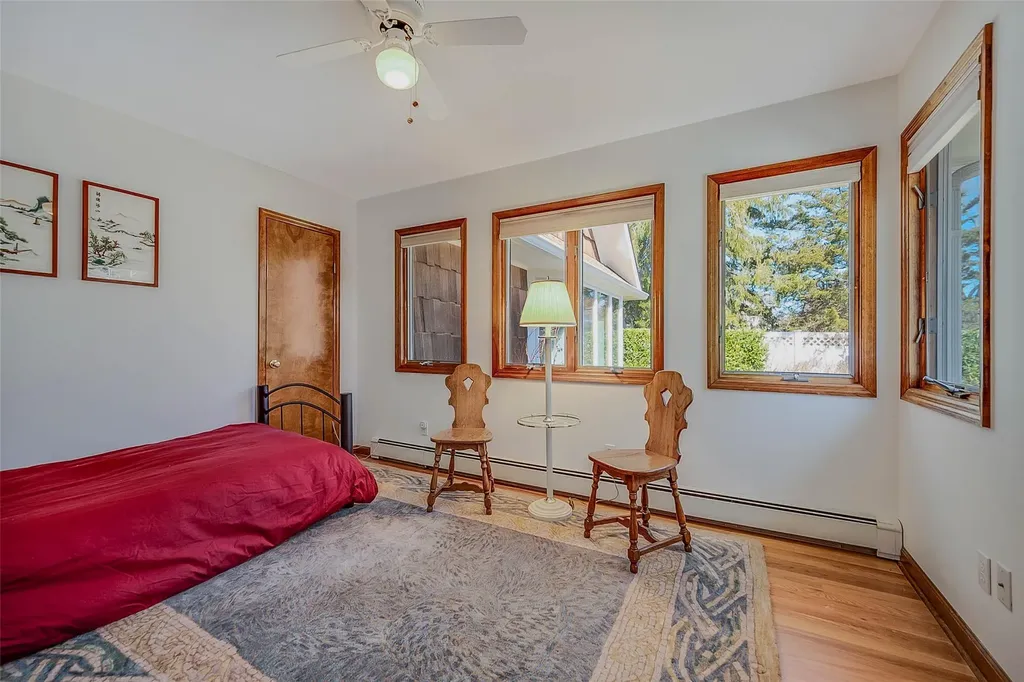 1085 Gin Lane Southold NY 11971