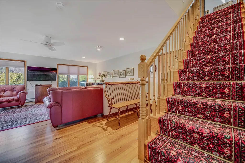 1085 Gin Lane Southold NY 11971