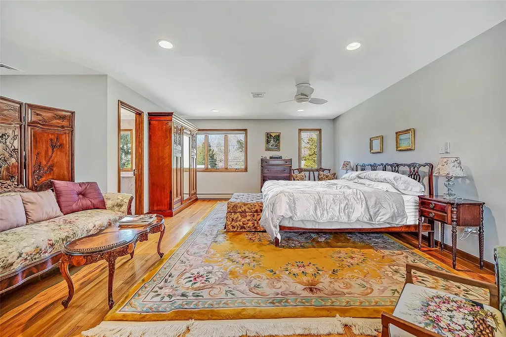 1085 Gin Lane Southold NY 11971