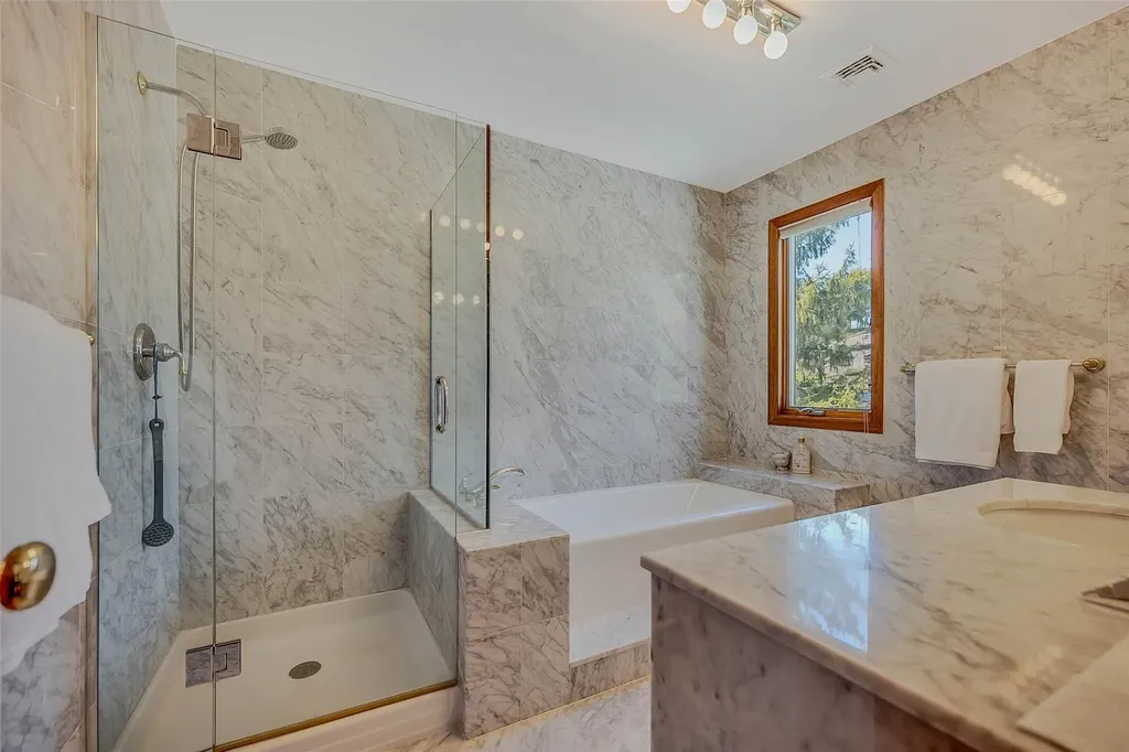 1085 Gin Lane Southold NY 11971