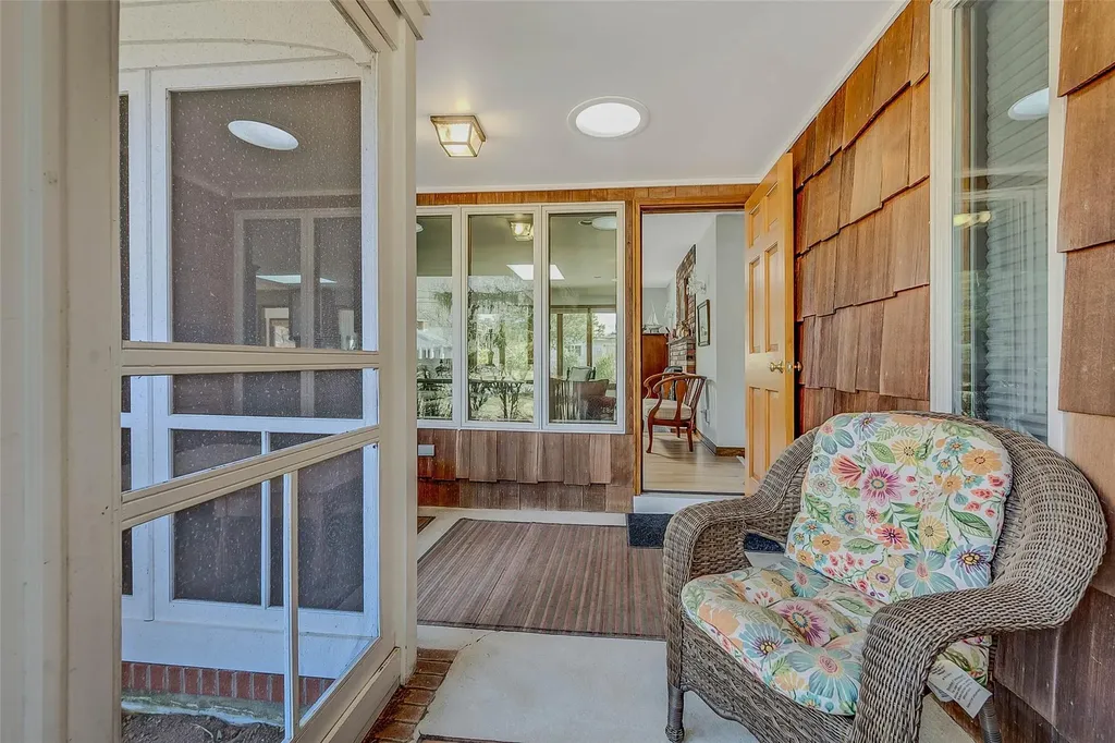 1085 Gin Lane Southold NY 11971