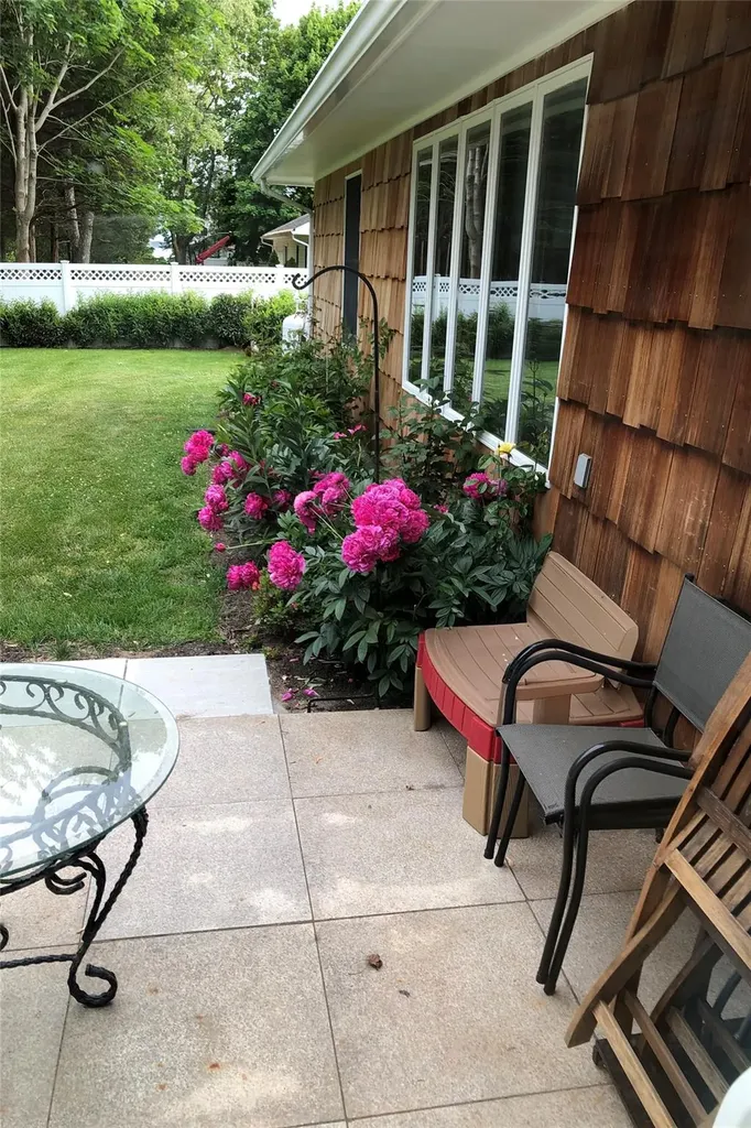 1085 Gin Lane Southold NY 11971