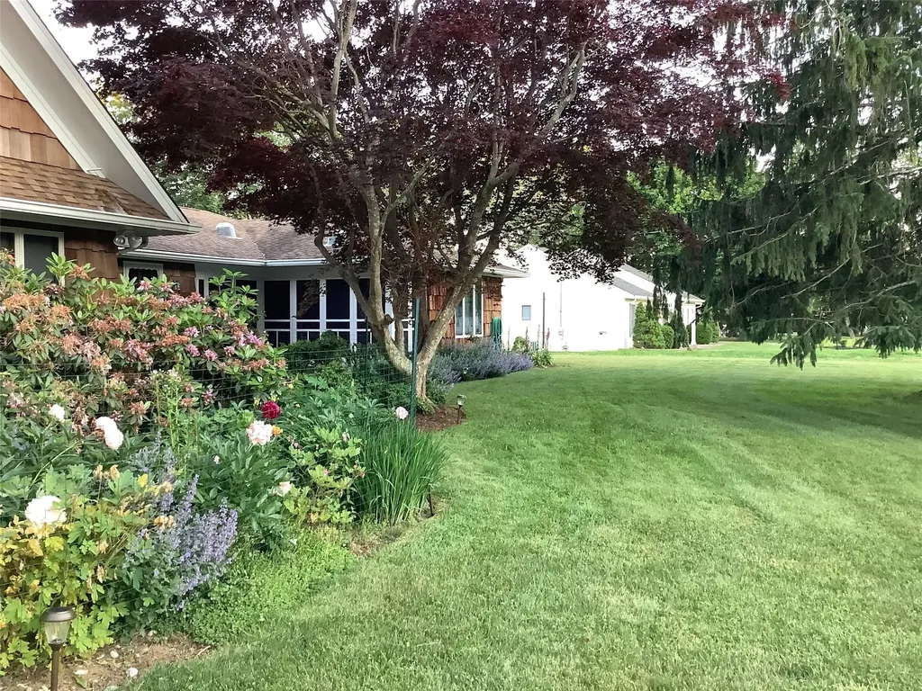 1085 Gin Lane Southold NY 11971