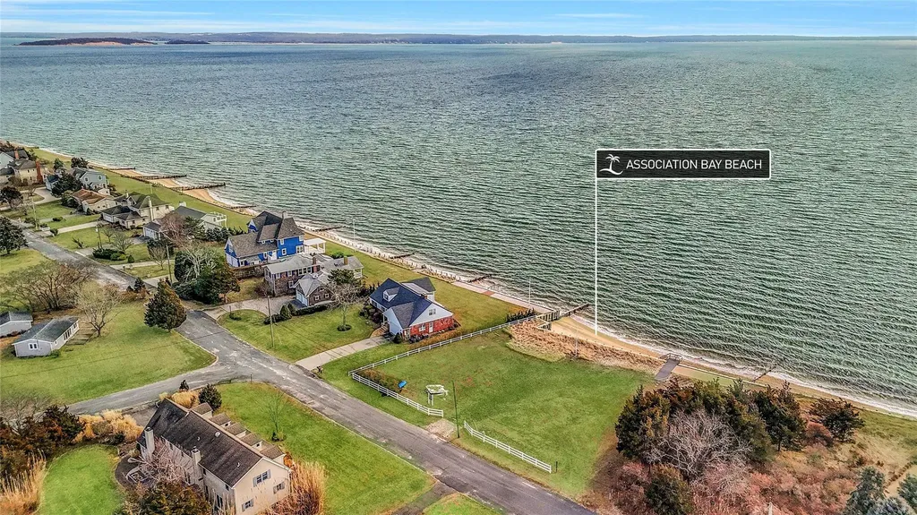 1085 Gin Lane Southold NY 11971