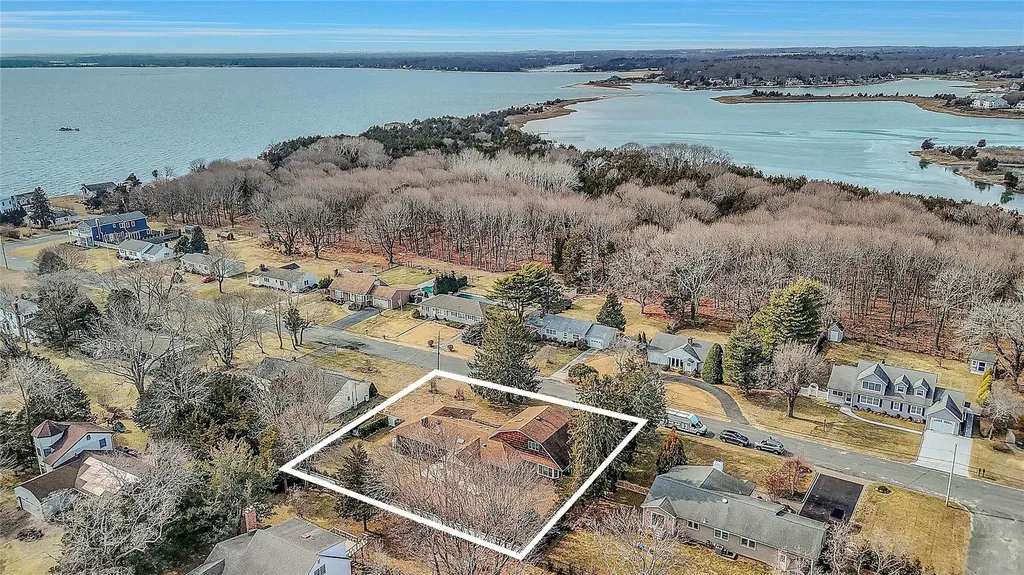 1085 Gin Lane Southold NY 11971