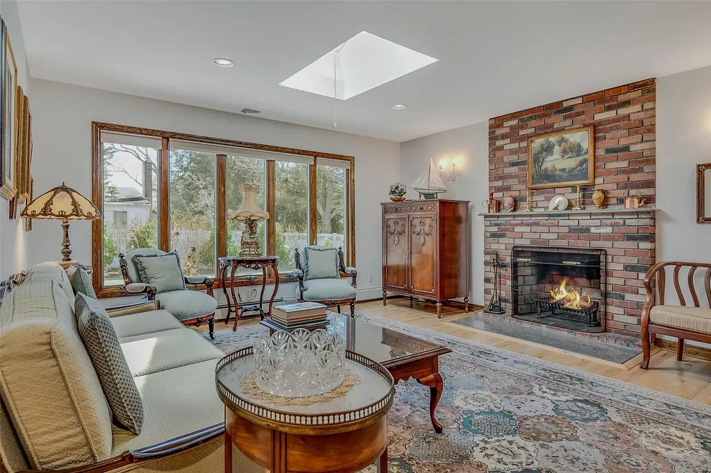 1085 Gin Lane Southold NY 11971