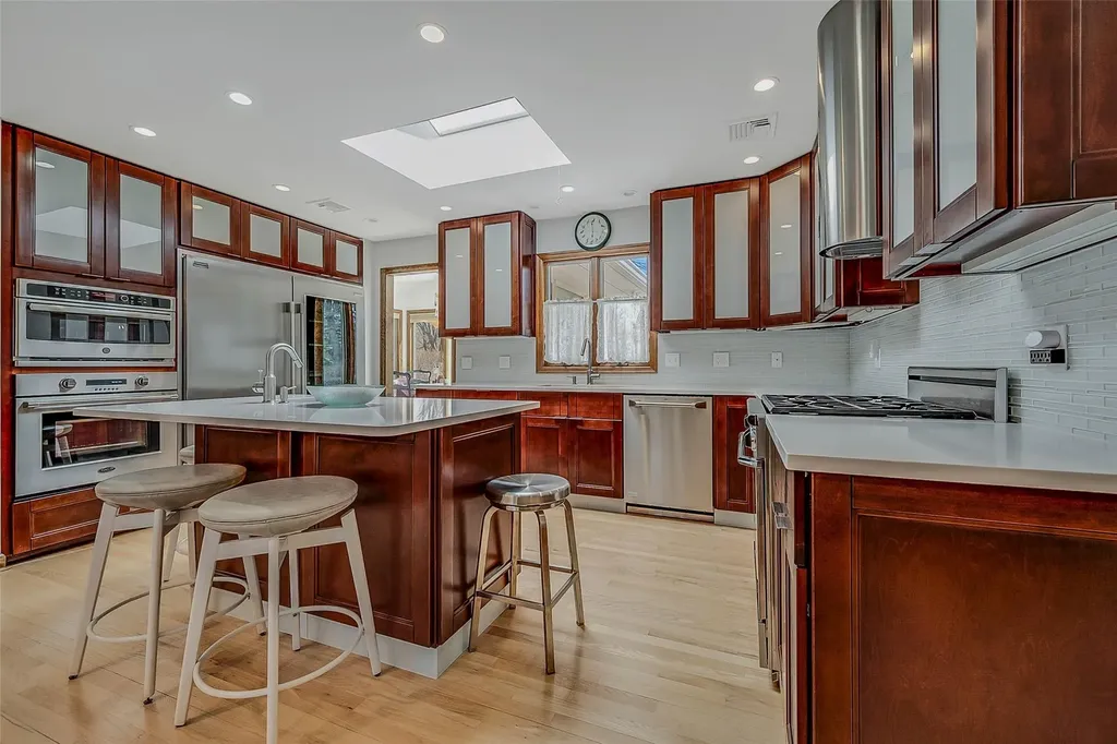 1085 Gin Lane Southold NY 11971
