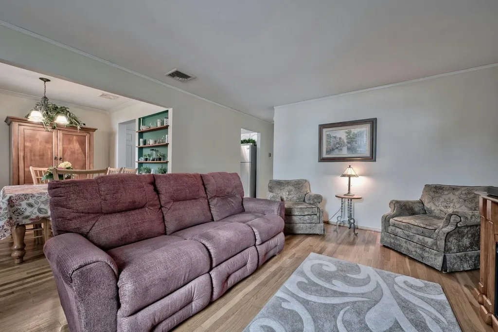 202 Frederick Avenue Babylon NY 11702