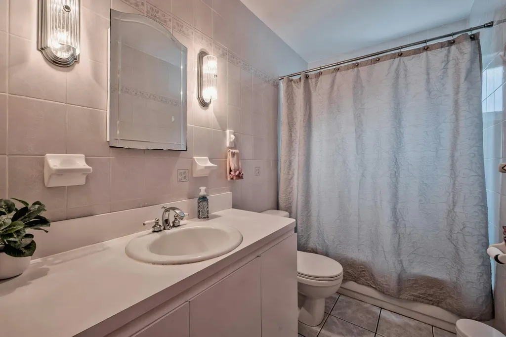 202 Frederick Avenue Babylon NY 11702
