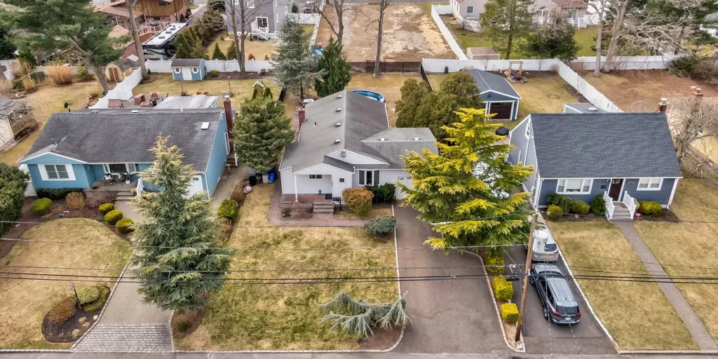 202 Frederick Avenue Babylon NY 11702