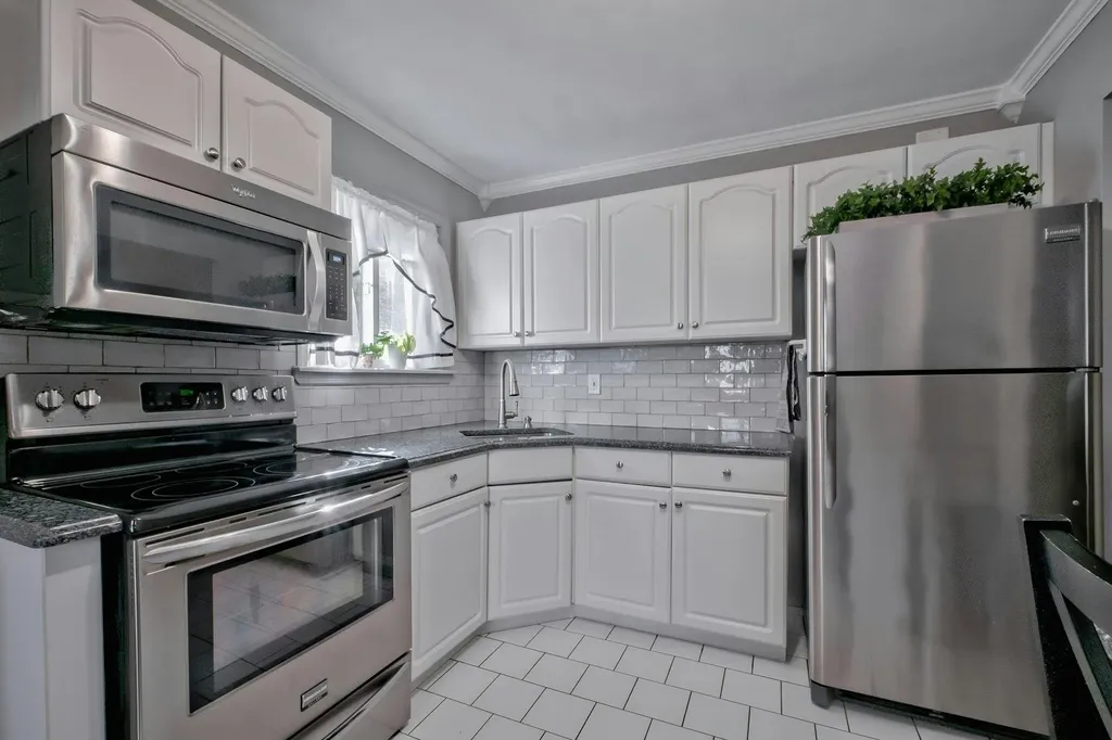 202 Frederick Avenue Babylon NY 11702