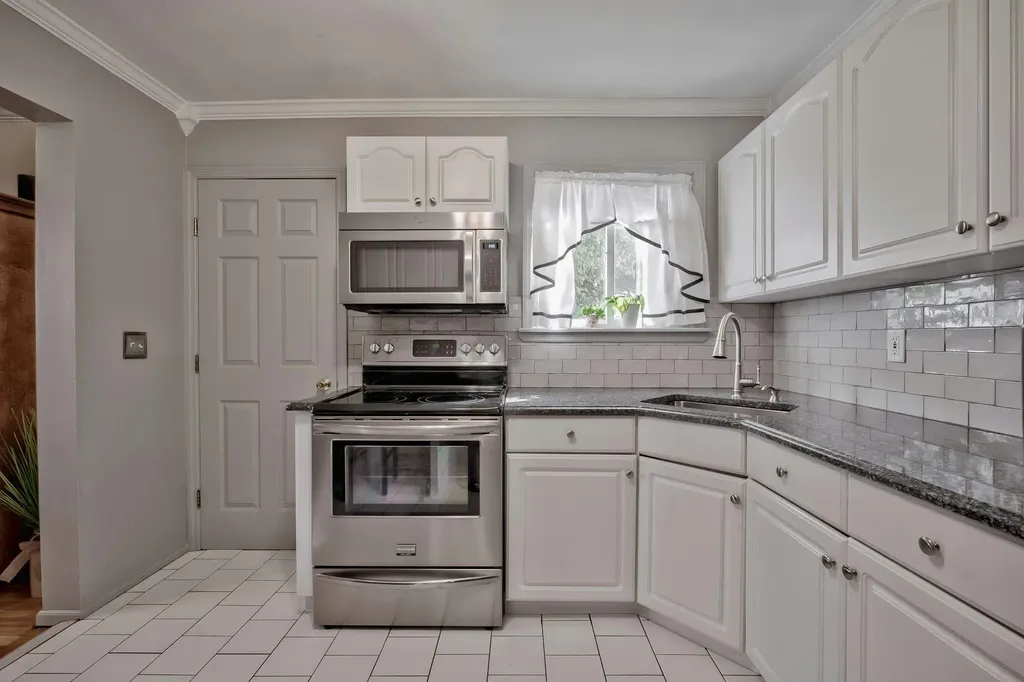 202 Frederick Avenue Babylon NY 11702