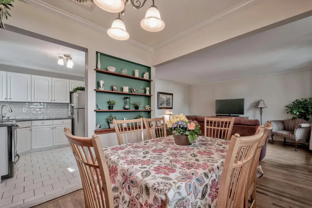 202 Frederick Avenue Babylon NY 11702