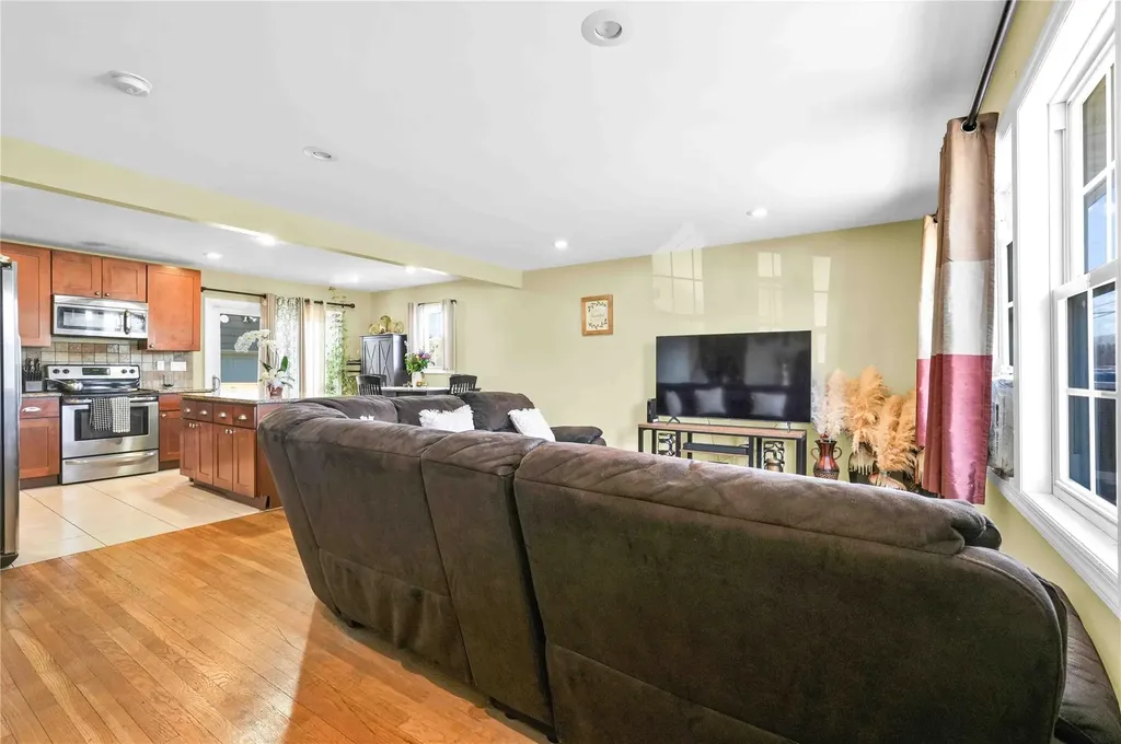 160 3rd Avenue Bay Shore NY 11706