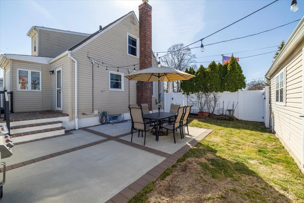 5 Crocus Avenue Merrick NY 11566