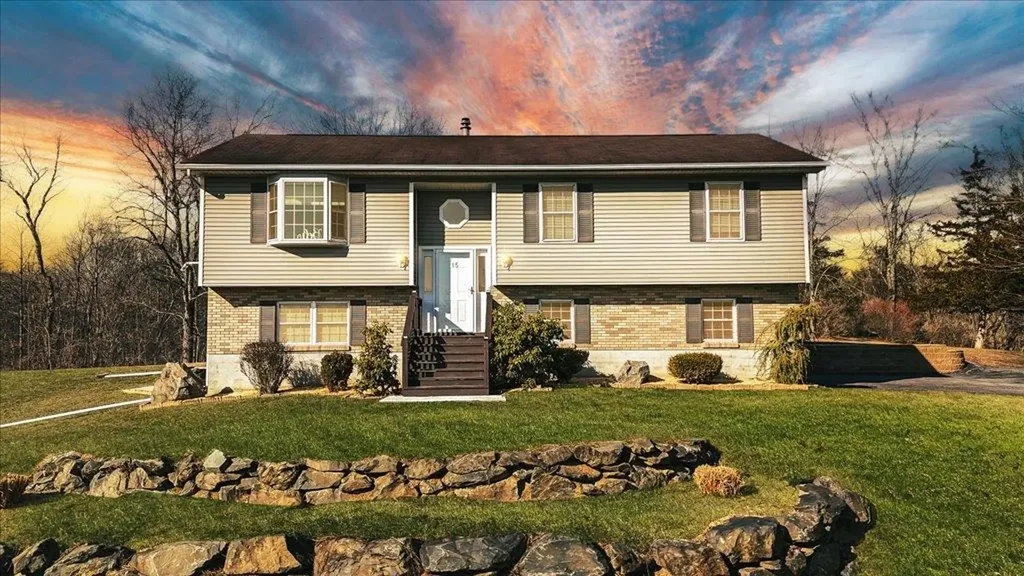15 Grady Hill Court Poughkeepsie NY 12603