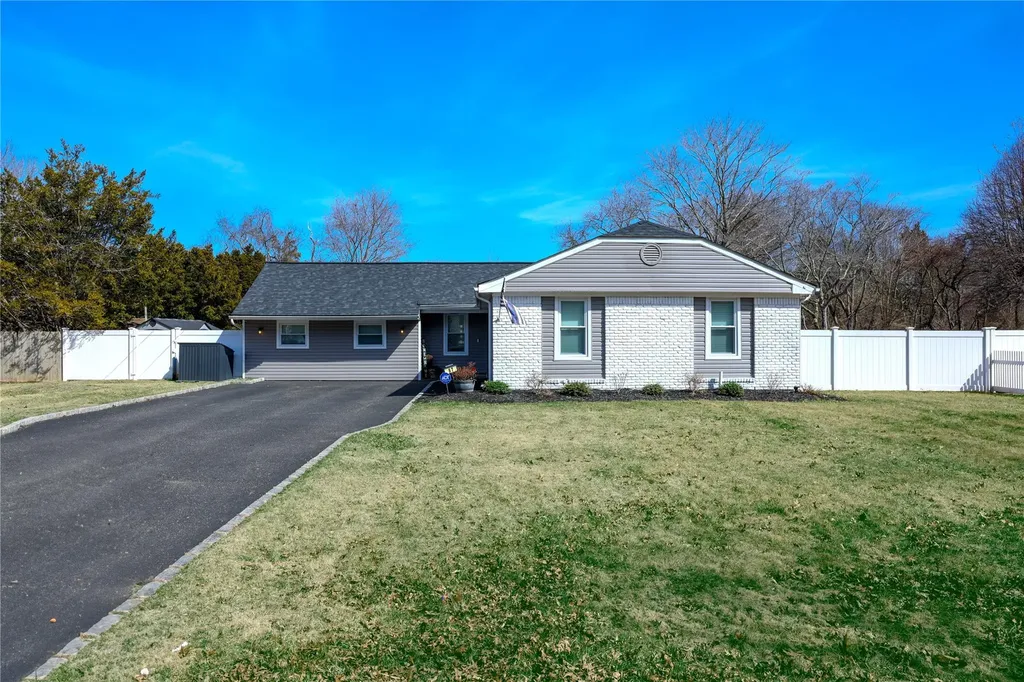 87 Raynor Road Ridge NY 11961