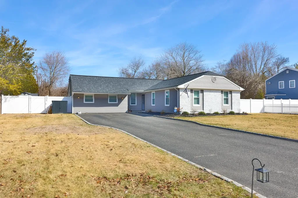 87 Raynor Road Ridge NY 11961