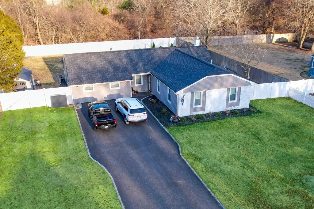 87 Raynor Road Ridge NY 11961