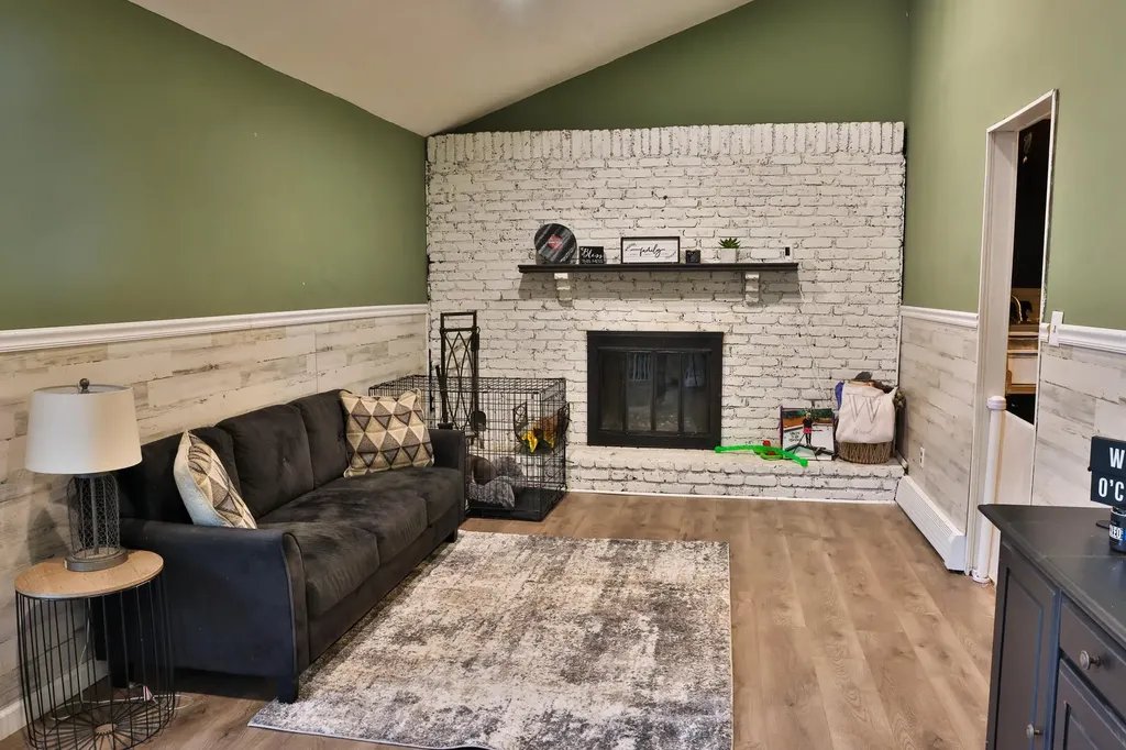 87 Raynor Road Ridge NY 11961