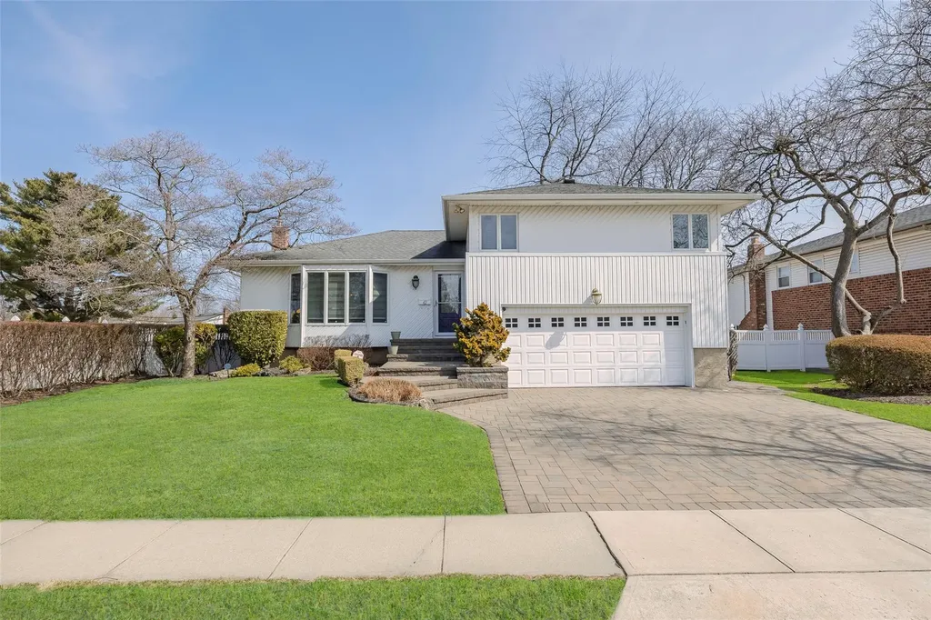 42 Hollywood Drive Plainview NY 11803