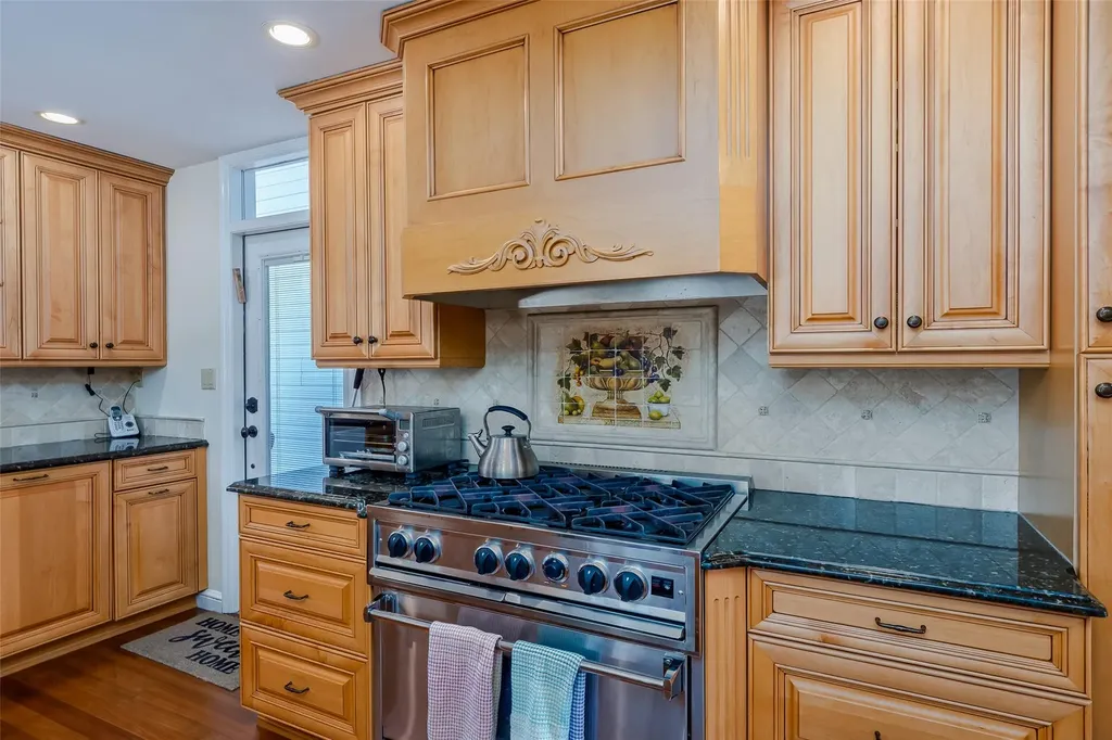 42 Hollywood Drive Plainview NY 11803