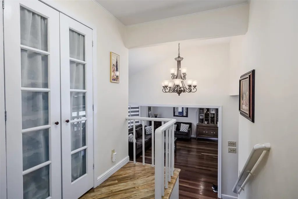 42 Hollywood Drive Plainview NY 11803
