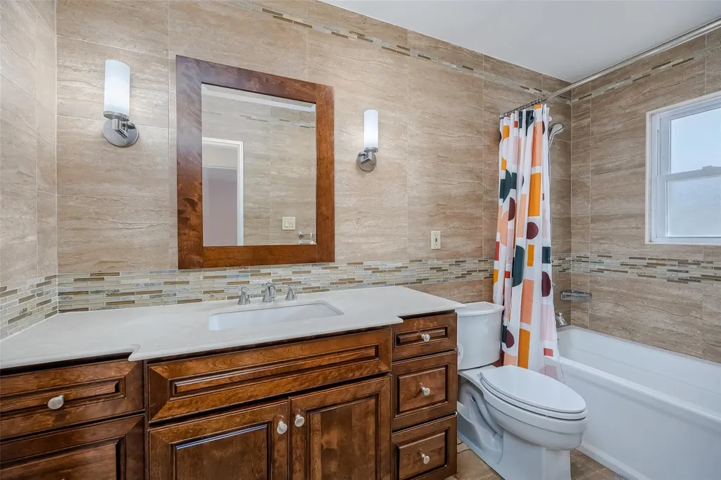 42 Hollywood Drive Plainview NY 11803