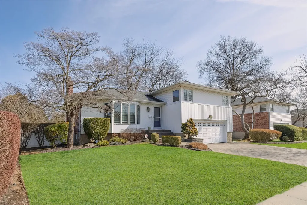 42 Hollywood Drive Plainview NY 11803