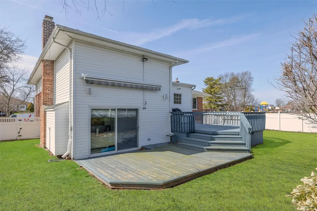 42 Hollywood Drive Plainview NY 11803