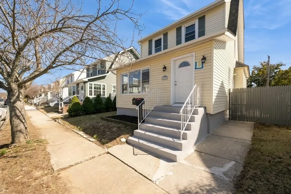 10 Winchester Drive Babylon NY 11757