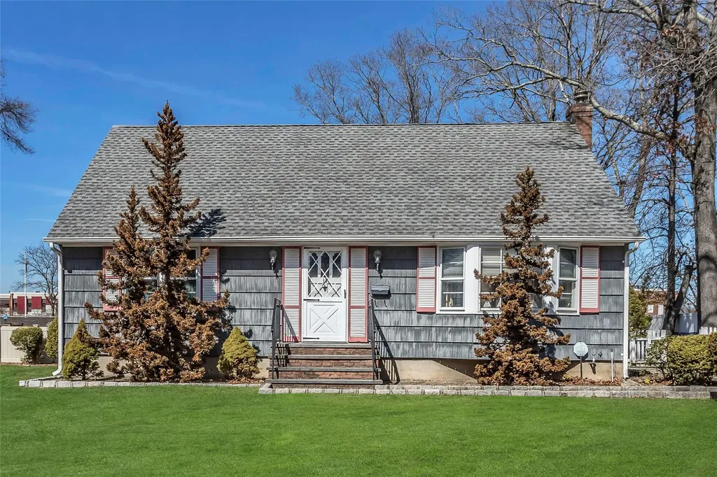 17 Abrew Street Bay Shore NY 11706